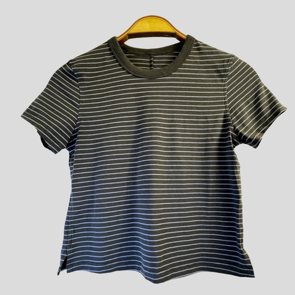 Lululemon Women’s Cropped Top Blue Stripes Short Sleeves Size 0